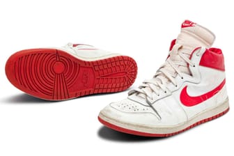 Das Paar Nike-Schuhe, die für über eine Million Euro versteigert wurden, gehörte einst Michael Jordan.