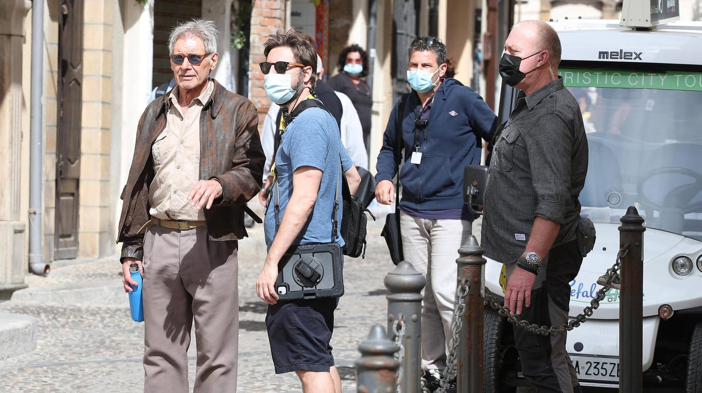 Harrison Ford am Set von "Indiana Jones" in Cefalu, Italien: Auf Sizilien hatte der US-Star seine Kreditkarte verloren. Ein ehrlicher Urlauber aus Stuttgart fand sie wieder.