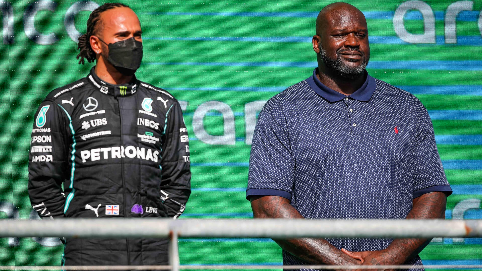 Lewis Hamilton (l.) neben NBA-Legende Shaquille O'Neal.