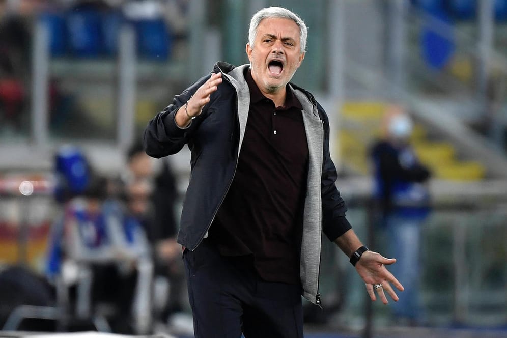 José Mourinho: Der Portugiese war unglücklich mit den Entscheidungen des Schiedsrichters gegen Neapel.