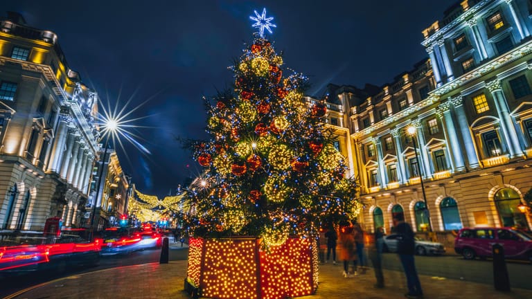 Weihnachtsbaum in London: Da die Importe durch den Brexit teurer werden, könnten in der Weihnachtszeit selbst die Tannenbäume in Großbritannien knapp werden.