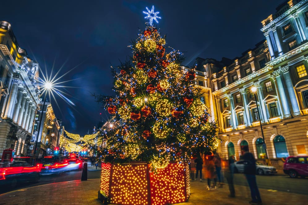 Weihnachtsbaum in London: Da die Importe durch den Brexit teurer werden, könnten in der Weihnachtszeit selbst die Tannenbäume in Großbritannien knapp werden.
