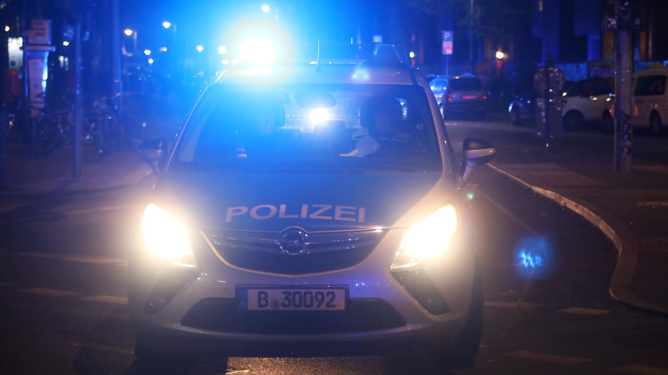 Berliner Polizei im Einsatz (Symbolbild): Die Leiche wurde obduziert.