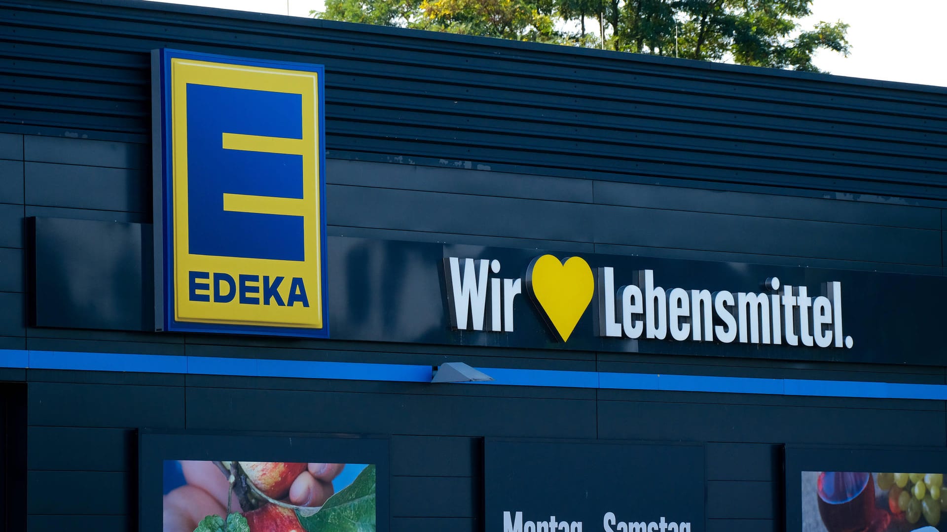 Edeka: In dem Unternehmensverbund sind 3.600 selbstständige Kaufleuten mit mehr als 11.112 Märkten vertreten.