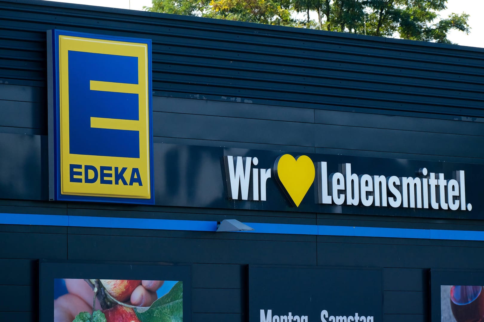 Edeka: In dem Unternehmensverbund sind 3.600 selbstständige Kaufleuten mit mehr als 11.112 Märkten vertreten.