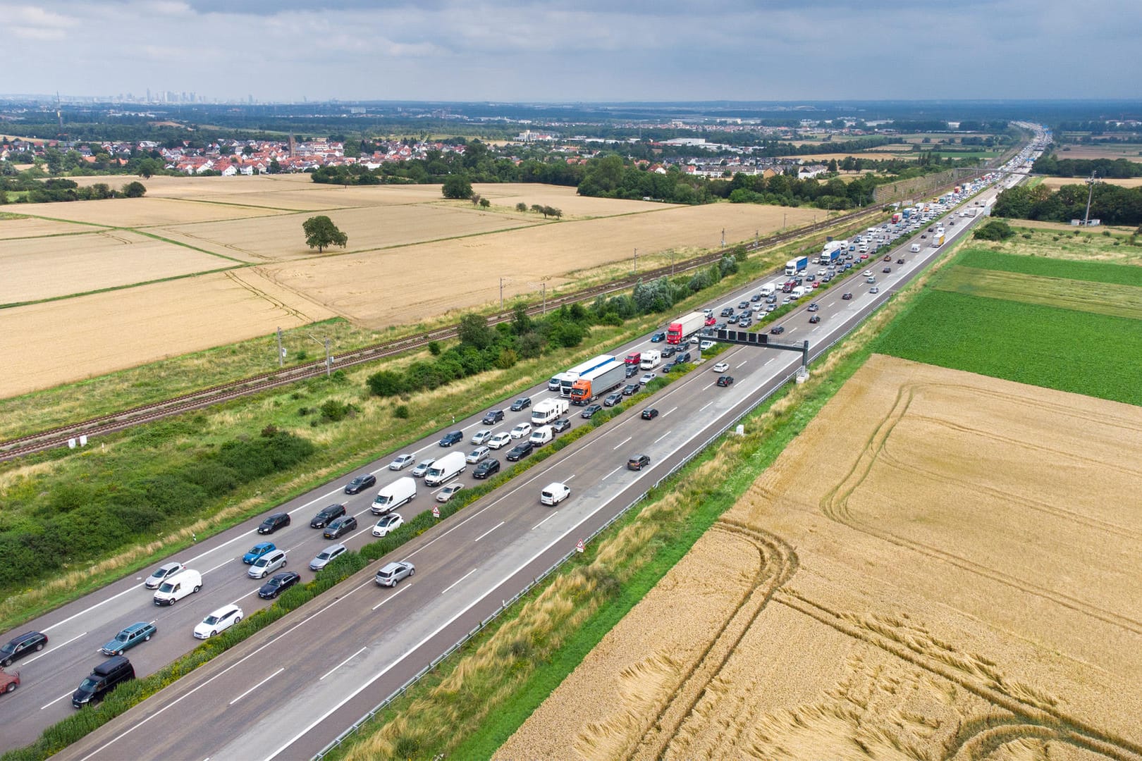 Stau: Einige Bundesländer starten in die Herbstferien, in anderen gehen die Ferien gerade zu Ende.