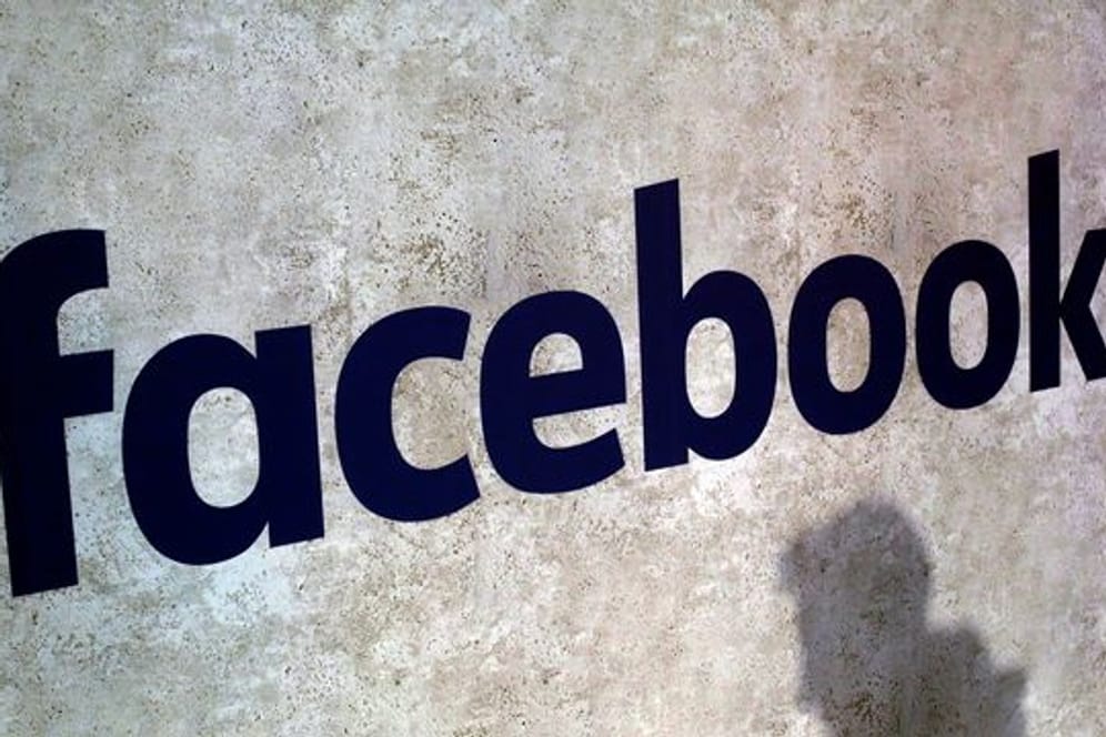 Die Zahl täglich bei Facebook aktiver Nutzer stieg binnen drei Monaten von 1,91 auf 1,93 Milliarden.