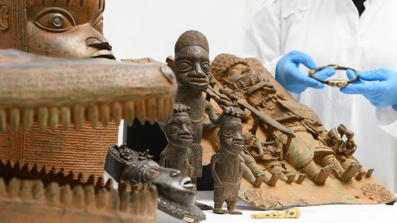Bronze Skulpuren aus dem historischen Köngreich Benin