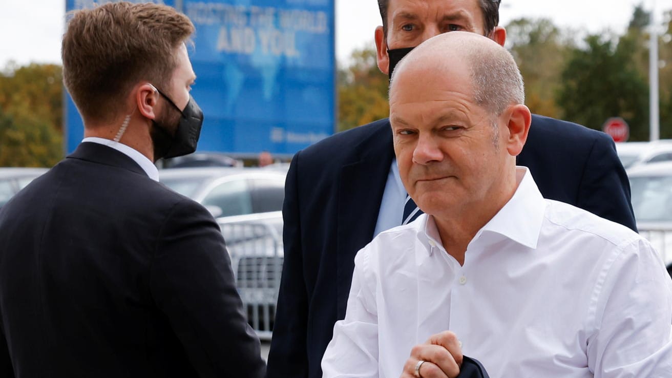 Olaf Scholz auf dem Weg zu den Verhandlungen (Archiv): Bis Ende November soll der Koalitionsvertrag fertig sein.