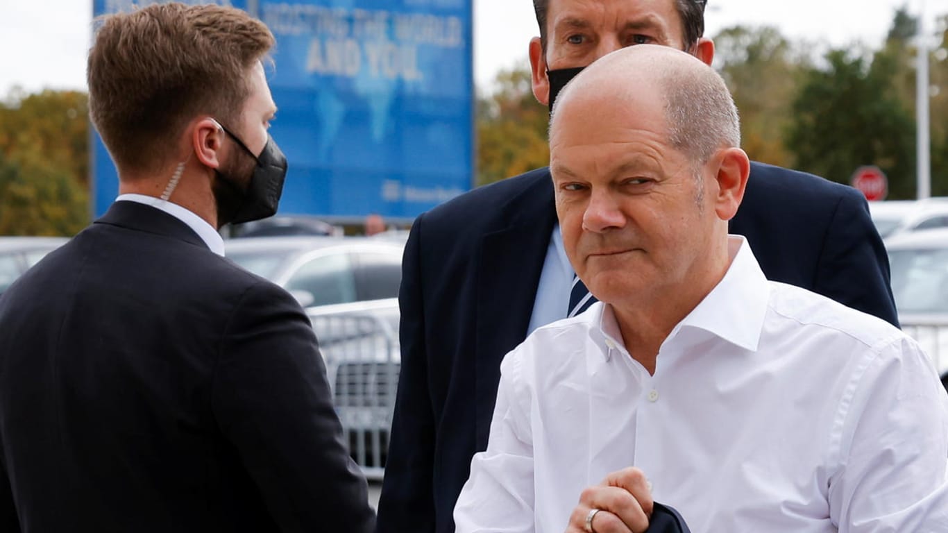 Olaf Scholz auf dem Weg zu den Verhandlungen (Archiv): Bis Ende November soll der Koalitionsvertrag fertig sein.