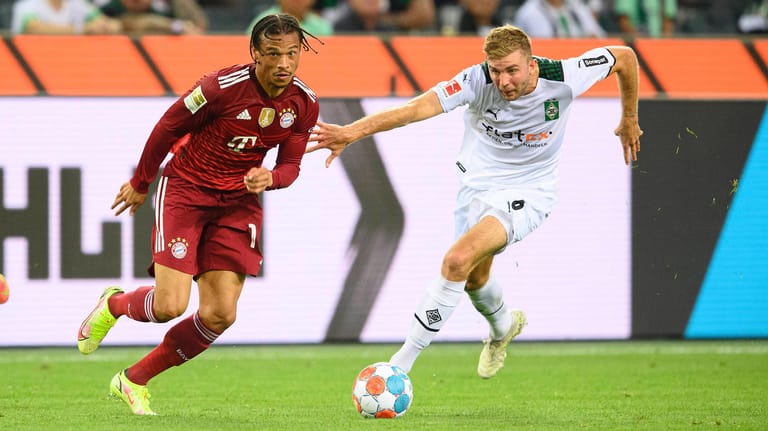 Packendes Duell: Leroy Sané trifft mit dem FC Bayern im Pokal auf Borussia Mönchengladbach und Christoph Kramer (r.).