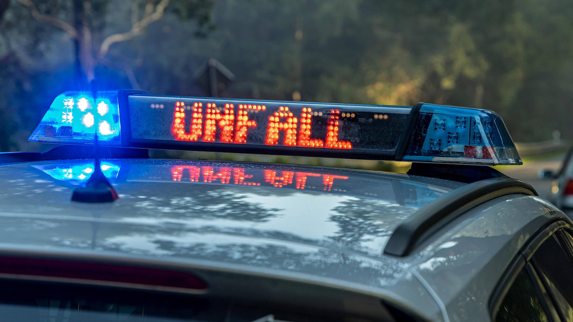 Polizei im Einsatz: Bei einem Unfall ist eine junge Frau ums Leben gekommen – sie war schwanger. (Symbolbild) Polizei im Einsatz: Bei einem Unfall ist eine junge Frau ums Leben gekommen – sie war schwanger. (Symbolbild)