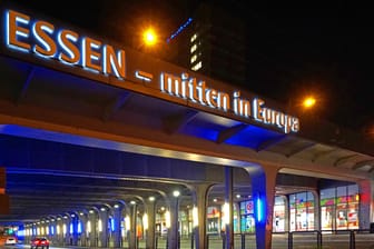Hauptbahnhof in Essen (Symbolbild): Dort soll ein Mann verführt und ausgeraubt worden sein.