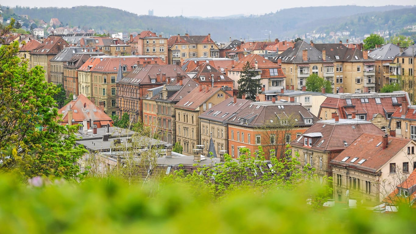 Siedlung in Stuttgart: Auch hier steigen die Immobilienpreise rasant an, aber zumindest erhalten Käufer nur etwas weniger Wohnraum als bei einer vergleichbaren Mietbelastung.