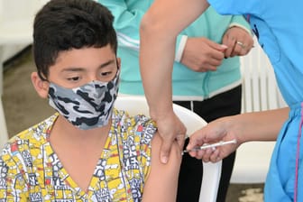 Corona-Impfung (Symbolfoto): Bald könnte es eine Zulassung für die Kinder unter zwölf Jahren geben.