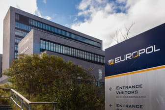 Das Bürogebäude von Europol: Die Europäische Polizei führte in einer internationalen Aktion 150 Verhaftungen im Zusammenhang mit Online-Kriminalität durch.