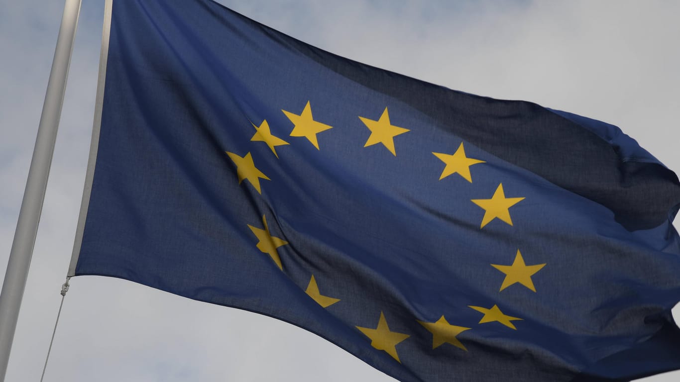 Flagge der EU (Symbobild): Der EU-Rechnungshof vermutet in einigen Fällen Betrug.