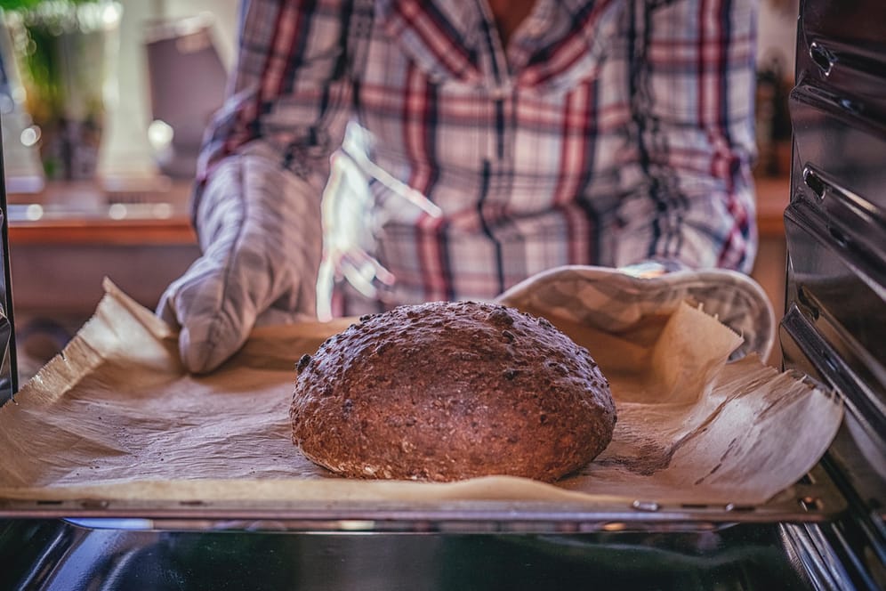 Selbst gebackenes Brot: "Öko-Test" hat 20 Brotbackmischungen untersucht und ausprobiert.