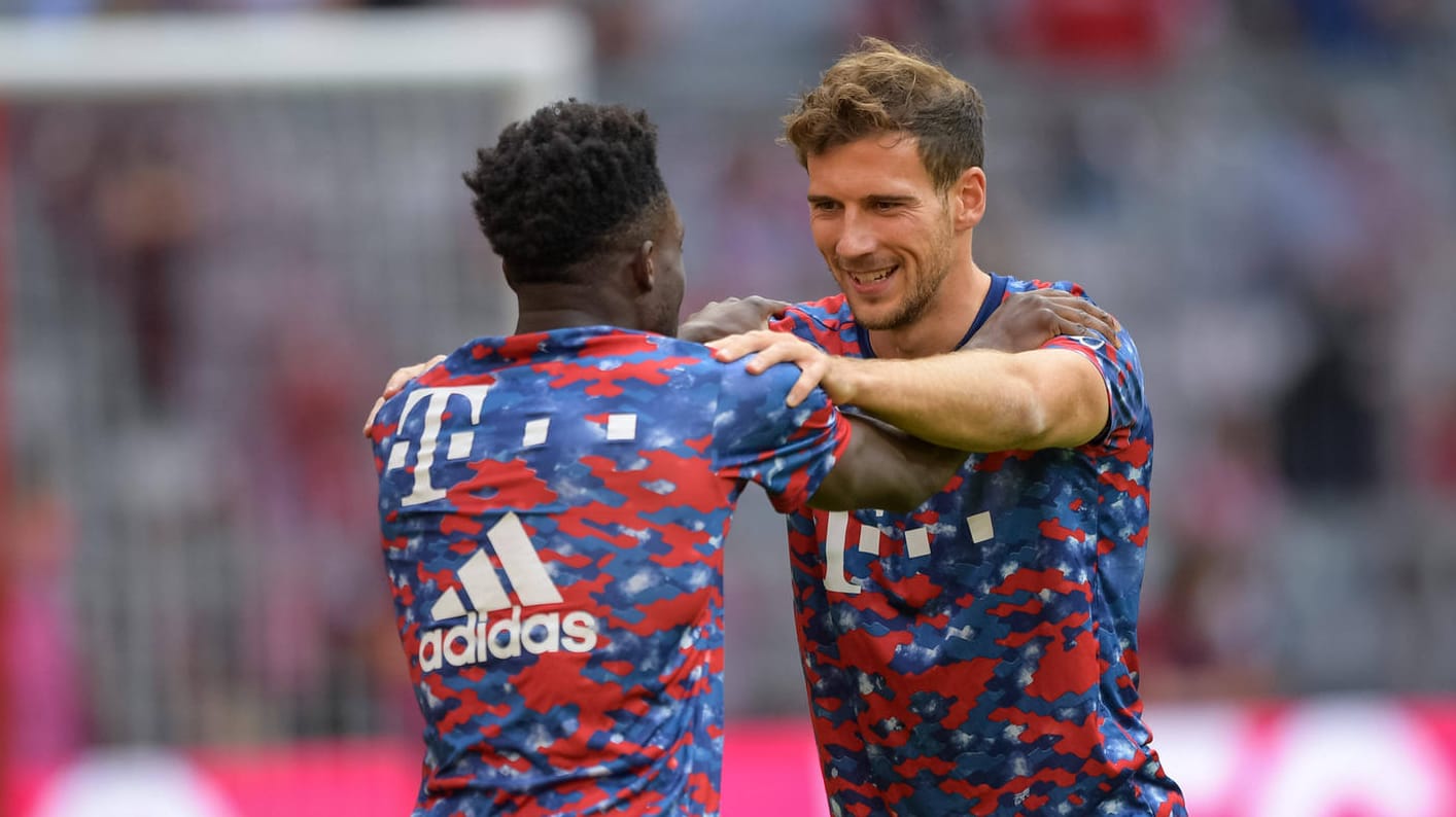 Alphonso Davies (vorne) und Leon Goretzka: sollen fit für das Spiel der Bayern gegen Gladbach.