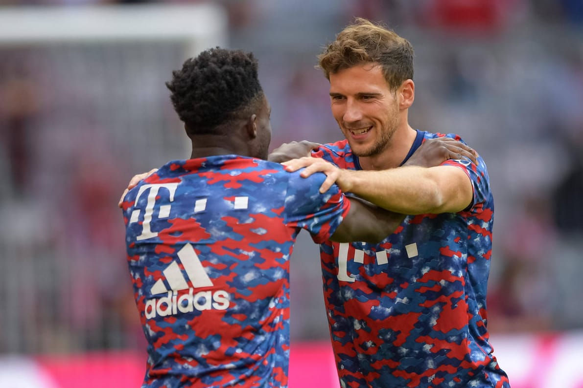 Alphonso Davies (vorne) und Leon Goretzka: sollen fit für das Spiel der Bayern gegen Gladbach.