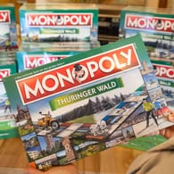 Monopoly: Das beliebte Brettspiel gibt es in zahlreichen Spezialversionen so wie hier in der Thüringer-Wald-Fassung.