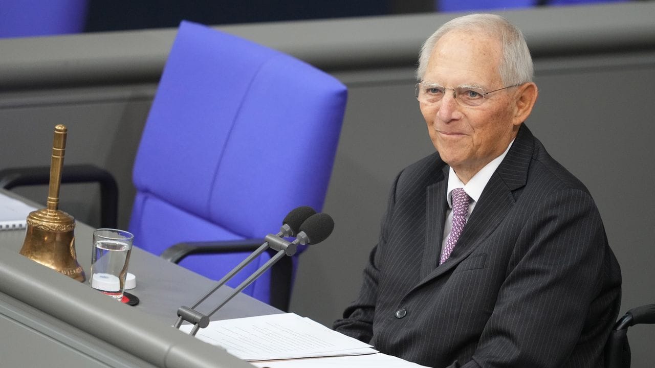 Wolfgang Schäuble eröffnete als dienstältester Abgeordneter die konstituierende Sitzung.
