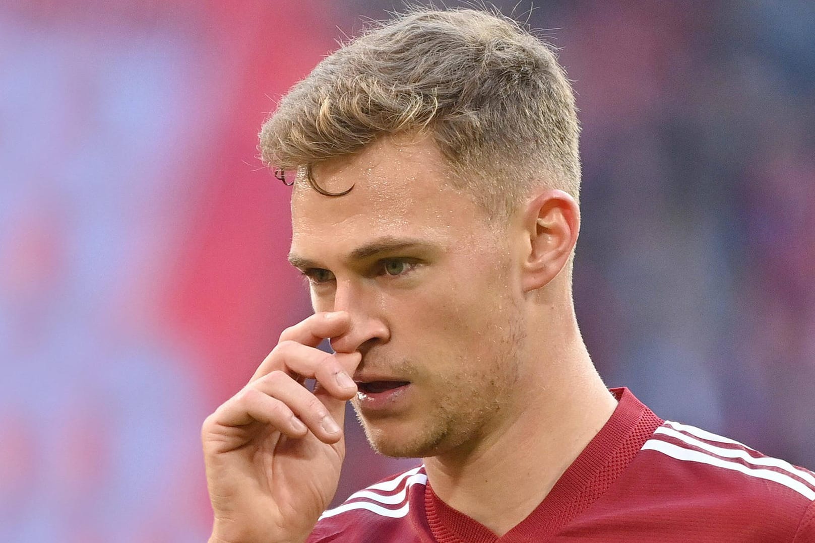 Joshua Kimmich: Zuletzt wurde bekannt, dass der Bayern-Star nicht gegen das Coronavirus geimpft ist – er löste damit eine Debatte aus.