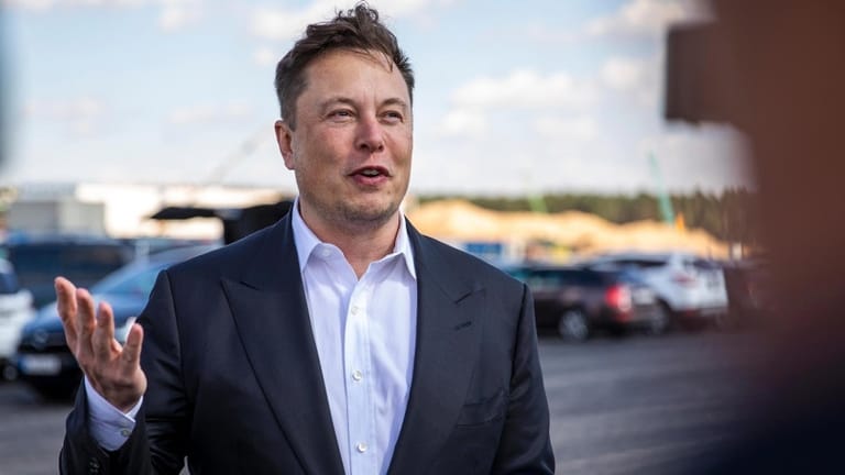 Tesla-Gründer Elon Musk zieht immer mehr Investorengeld an.