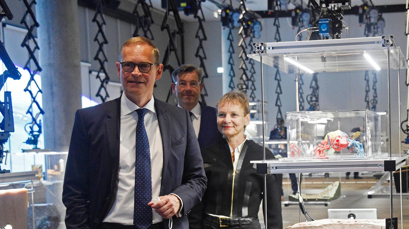 Michael Müller, Hartmut Dorgerloh und Sabine Kunst beim Festakt zur Eröffnung vom Humboldt Forum (Archivbild): Der Regierende Bürgermeister zeigtes ich über den Rücktritt der HU-Präsidentin verwundert. Michael Müller, Hartmut Dorgerloh und Sabine Kunst beim Festakt zur Eröffnung vom Humboldt Forum (Archivbild): Der Regierende Bürgermeister zeigtes ich über den Rücktritt der HU-Präsidentin verwundert.