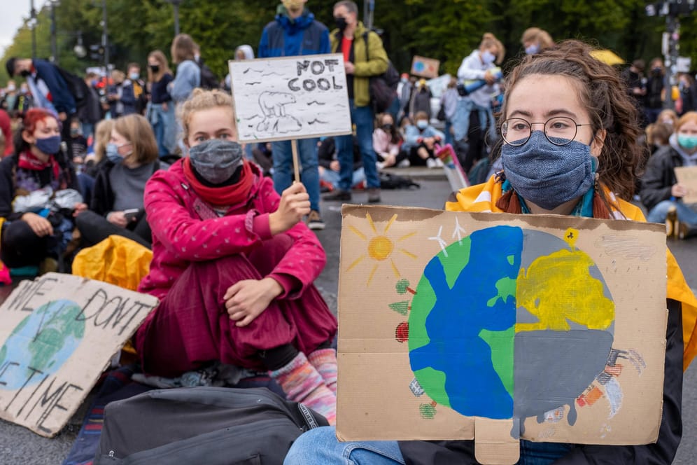 Klimaschutz-Demonstration am Brandenburger Tor: Viele Deutsche würden strengere Regeln, um dem Klimawandel entgegen zu wirken, begrüßen.