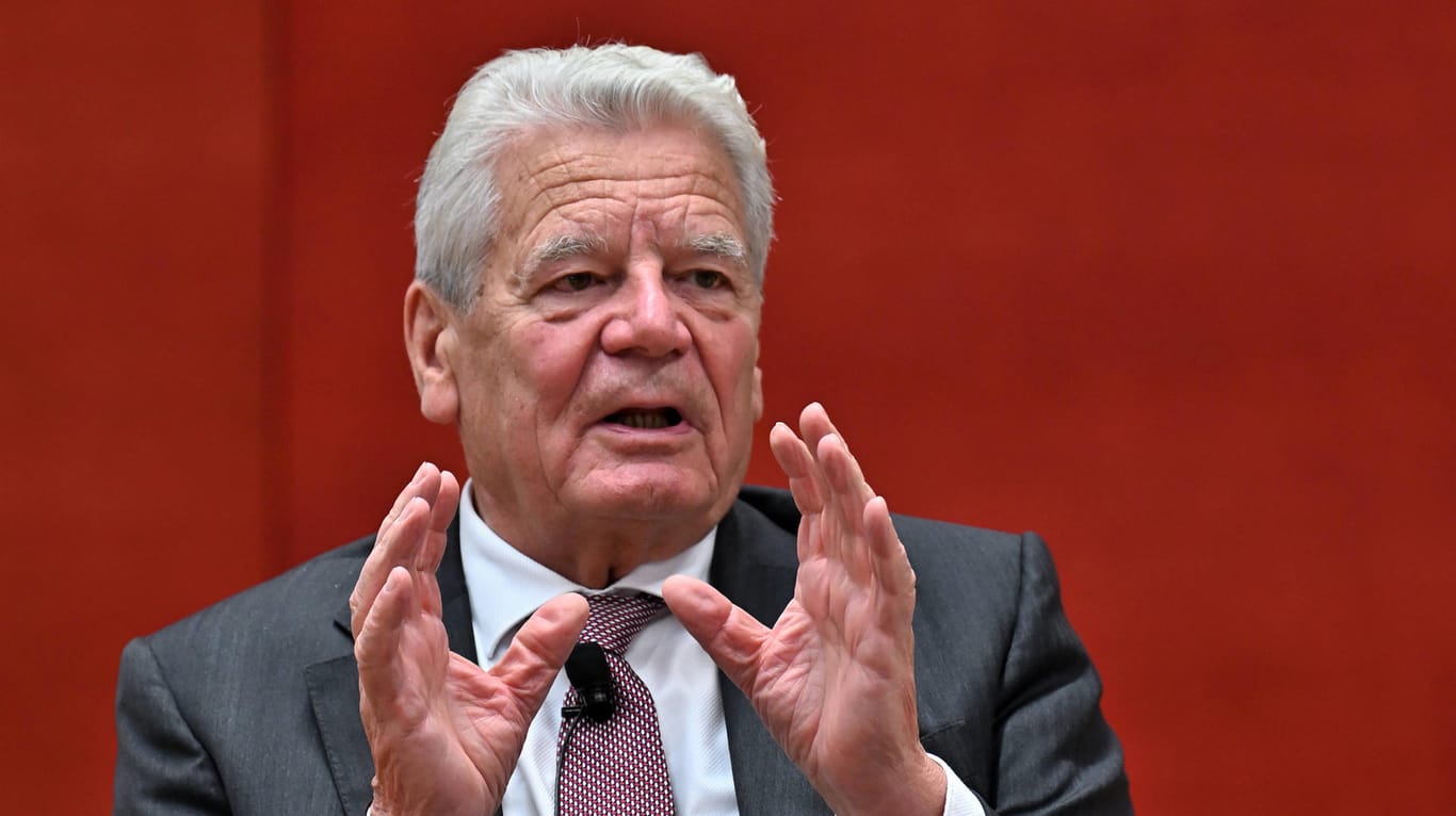 Joachim Gauck: Der Altbundespräsident sagt, er sei im ersten Jahr seiner Amtszeit sehr zurückhaltend und demütig gewesen.