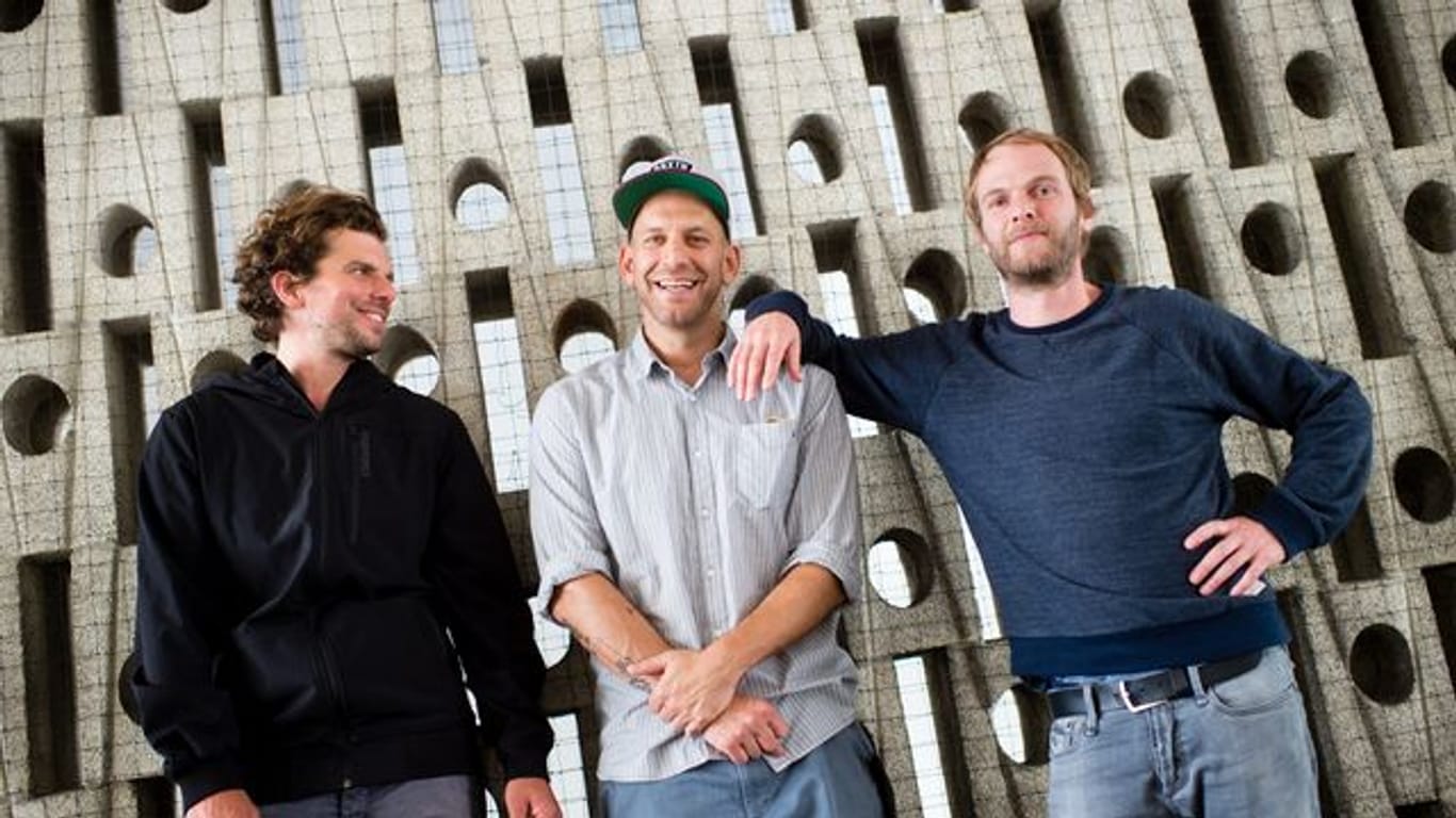 Rüdiger Linhof (l-r), Florian Weber und Peter Brugger von der Indie-Rock-Gruppe Sportfreunde Stiller.