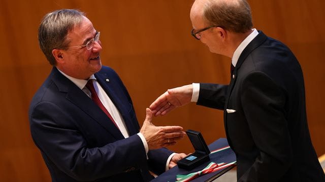 Sondersitzung des Landtags von Nordrhein-Westfalen Sondersitzung des Landtags von Nordrhein-Westfalen
