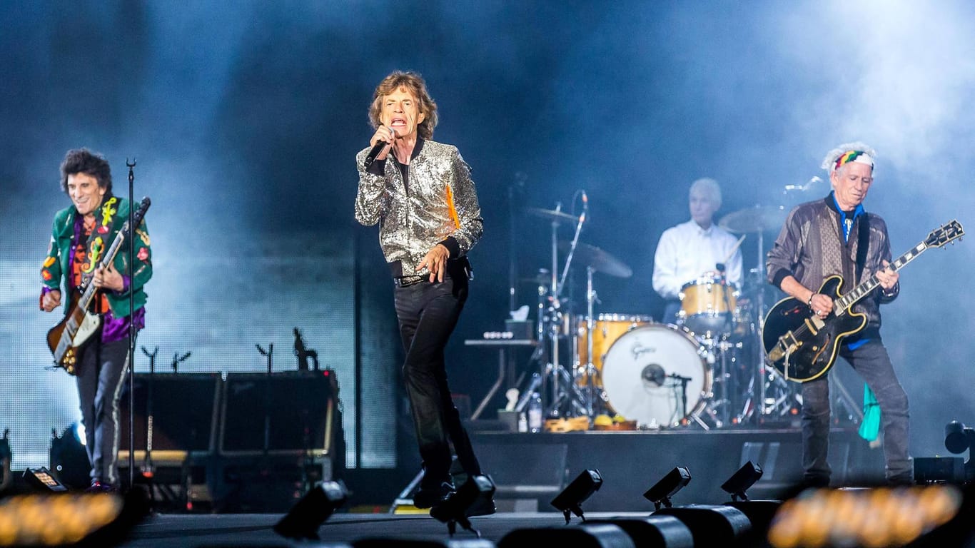 Die Rolling Stones 2017 auf der Bühne im Hamburger Stadtpark (Archivbild): Rund um das Konzert ist es zu einer Ticket-Affäre gekommen.