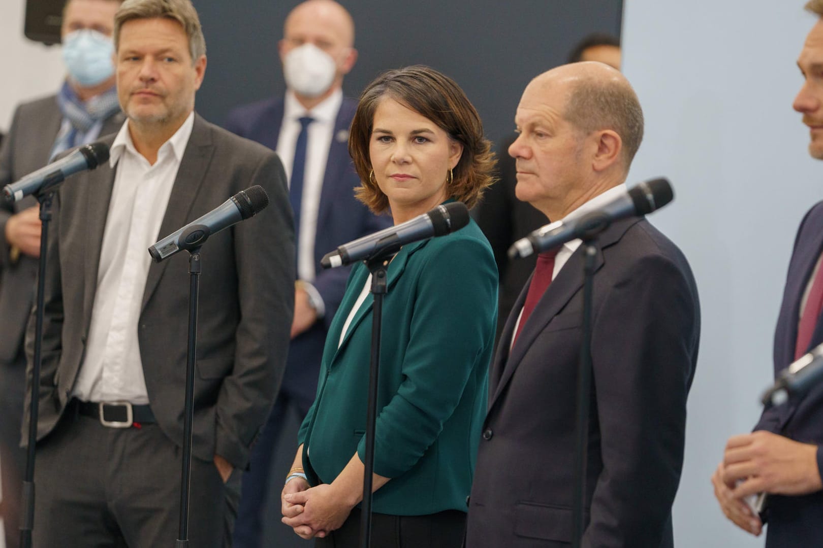 Robert Habeck (v.l.), Annalena Baerbock, Olaf Scholz und Christian Lindner: Die Ampel-Gespräche in 22 Arbeitsgruppen haben begonnen.