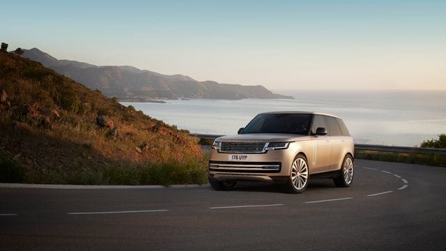 Reduzierte Form: Land Rover schickt seinen Luxuspionier Range Rover bald in fünfter Generation auf die Straße.