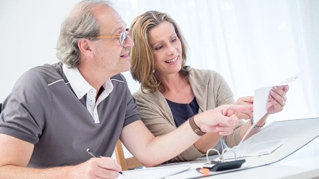 Wer sich im Ruhestand nicht ausgelastet fühlen sollte, kann sich zum Beispiel als Mentor oder Berater engagieren.