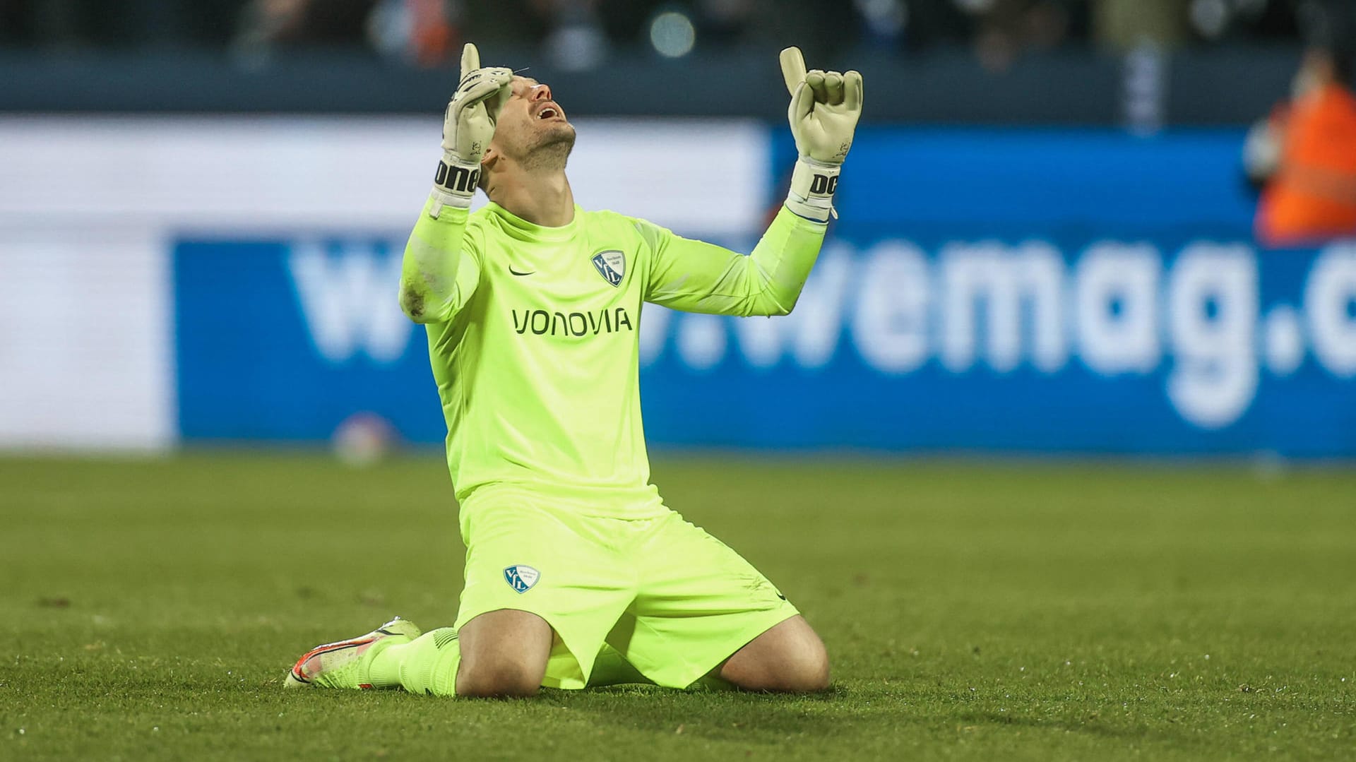 Manuel Riemann: Der VfL-Keeper hielt zwar keinen Elfmeter, wurde aber trotzdem zum Helden.