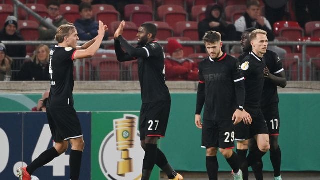Kölner Jubel nach dem Treffer zum 0:2