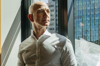 Jeff Bezos: Der zweitreichste Mann der Welt laut "Forbes"-Magazin scheint sich derzeit eine Mega-Jacht zu bauen.