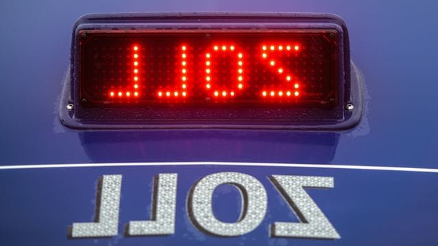 „Zoll“-Schild: Unter Verdacht steht eine deutsche Firma.