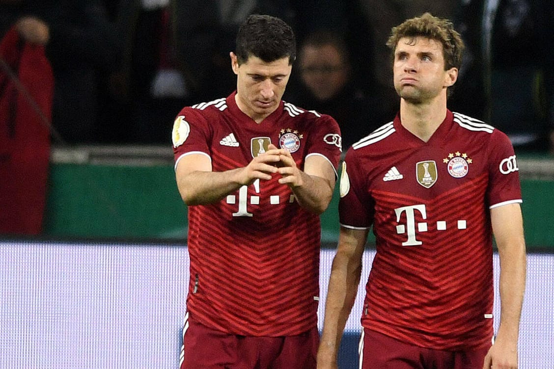 Enttäuschte Bayern: Robert Lewandowski und Thomas Müller konnten kaum glauben, was ihnen in Mönchengladbach widerfährt.