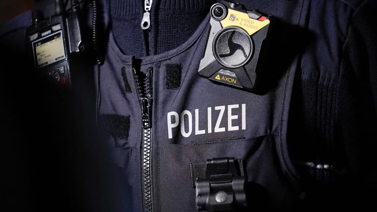 Polizei in Nordrhein-Westfalen (Symbolbild): Im Landkreis Düren fand eine Razzia statt.