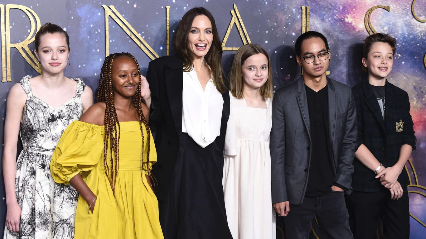 Angelina Jolie: Sie zeigte sich am Mittwochabend in London mit ihren Kindern Shiloh (15), Zahara (16), Vivienne (13), Maddox (20) und Knox (13). Ihr Sohn Pax (17) fehlte bei dem Event.