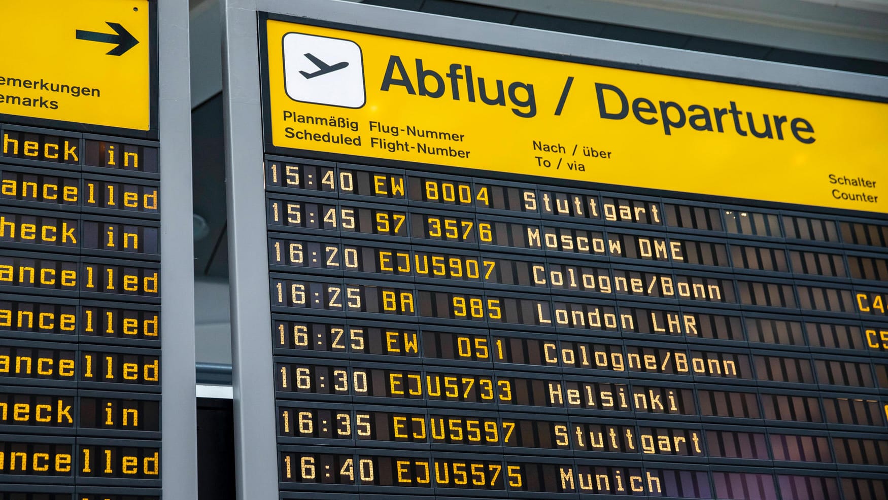 Die Flugtafeln füllen sich: Mit dem Start des Winterflugplans stehen wieder mehr Verbindungen zur Verfügung.