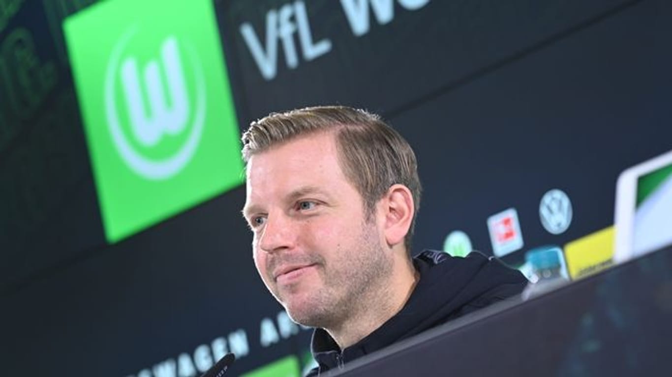 Gut gelaunt: Neu-Wolfsburg-Coach Florian Kohfeldt bei seiner Vorstellung beim VfL.