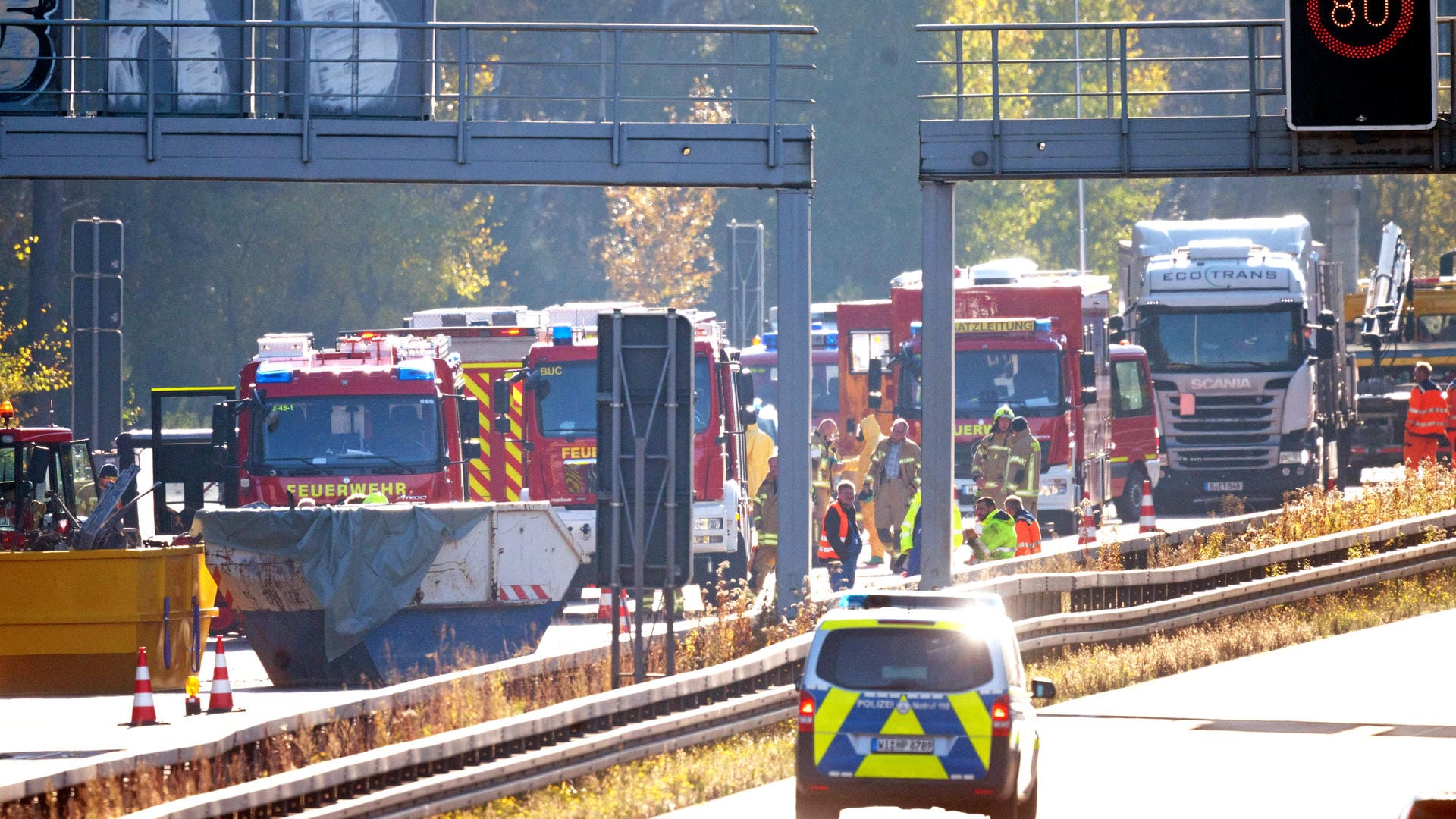 Feuerwehr auf der A7: Zahlreiche Einsatzkräfte waren nach einem Unfall am Mittwoch im Einsatz.