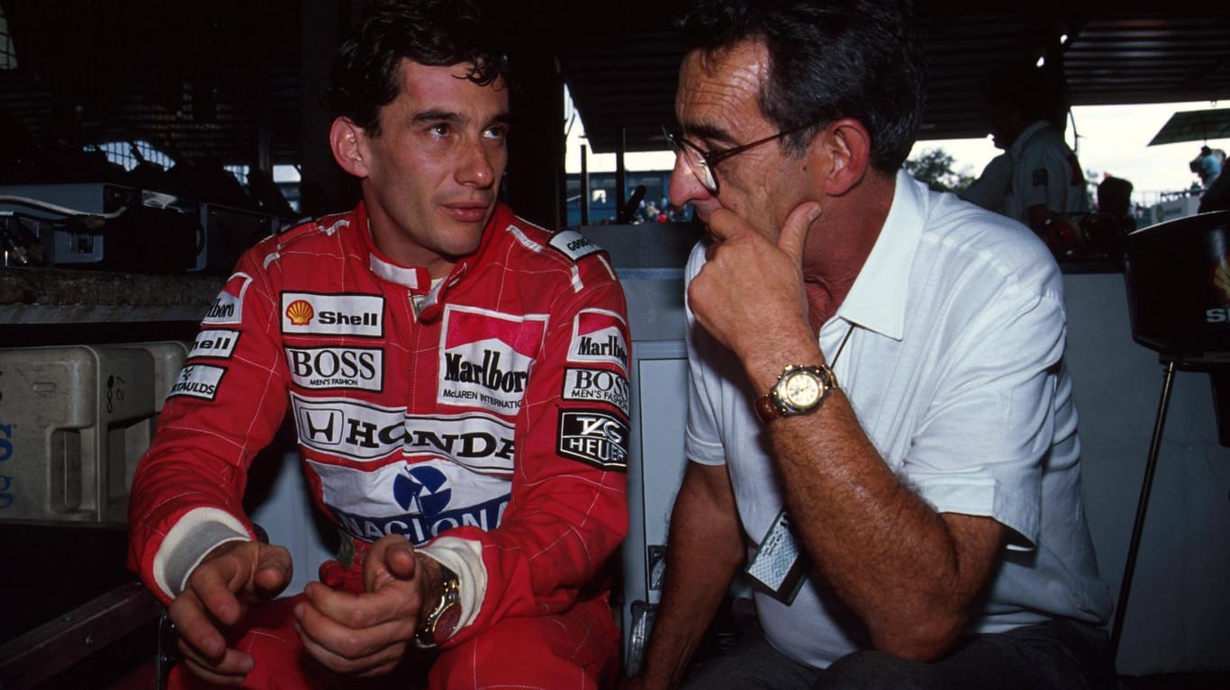 1990: Ayrton Senna (li.) beim Großen Preis von Mexiko im Gespräch mit Vater Miltão.