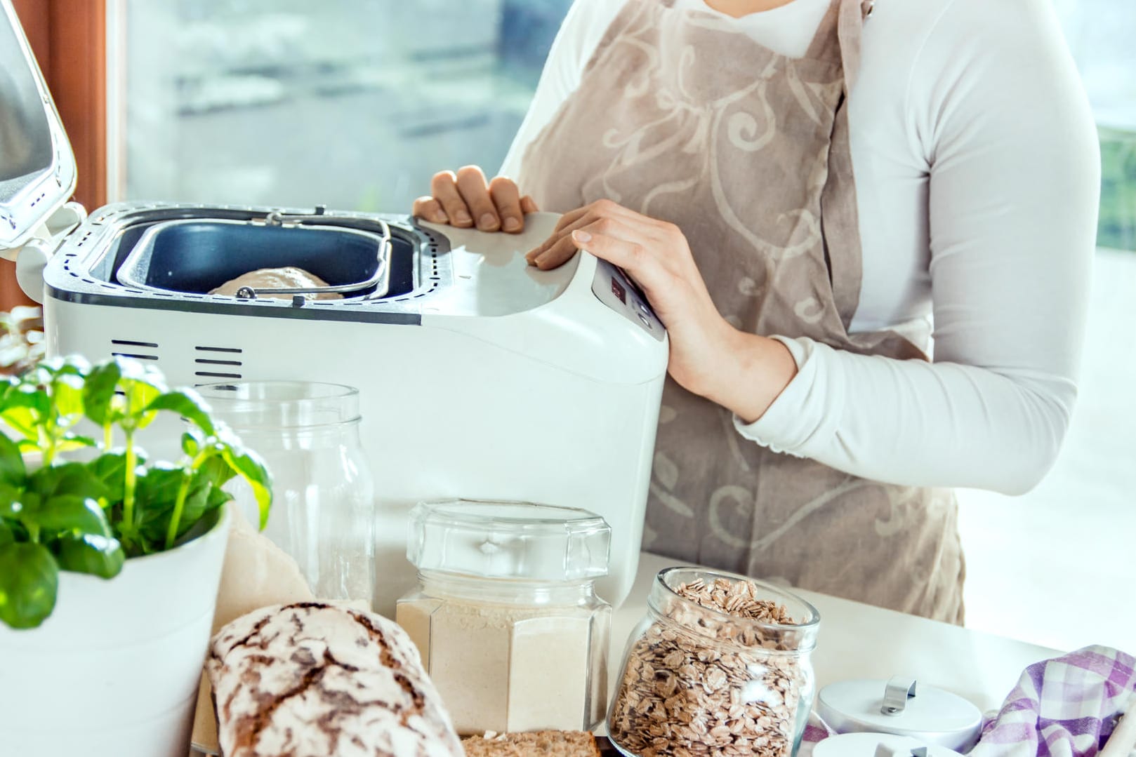 Jeden Tag frisches Brot genießen Sie mit dem reduzierten Brotbackautomaten von Unold.