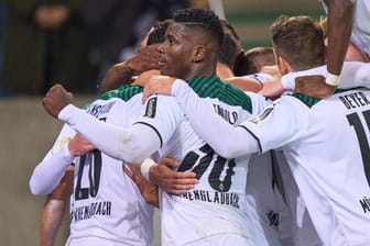 Gladbacher Jubeltraube: Die Borussia sorgte für einen historischen Pokalabend in Runde zwei, als sie Bayern mit 5:0 abschoss. Wer wird im Achtelfinale der Gegner der Fohlen?